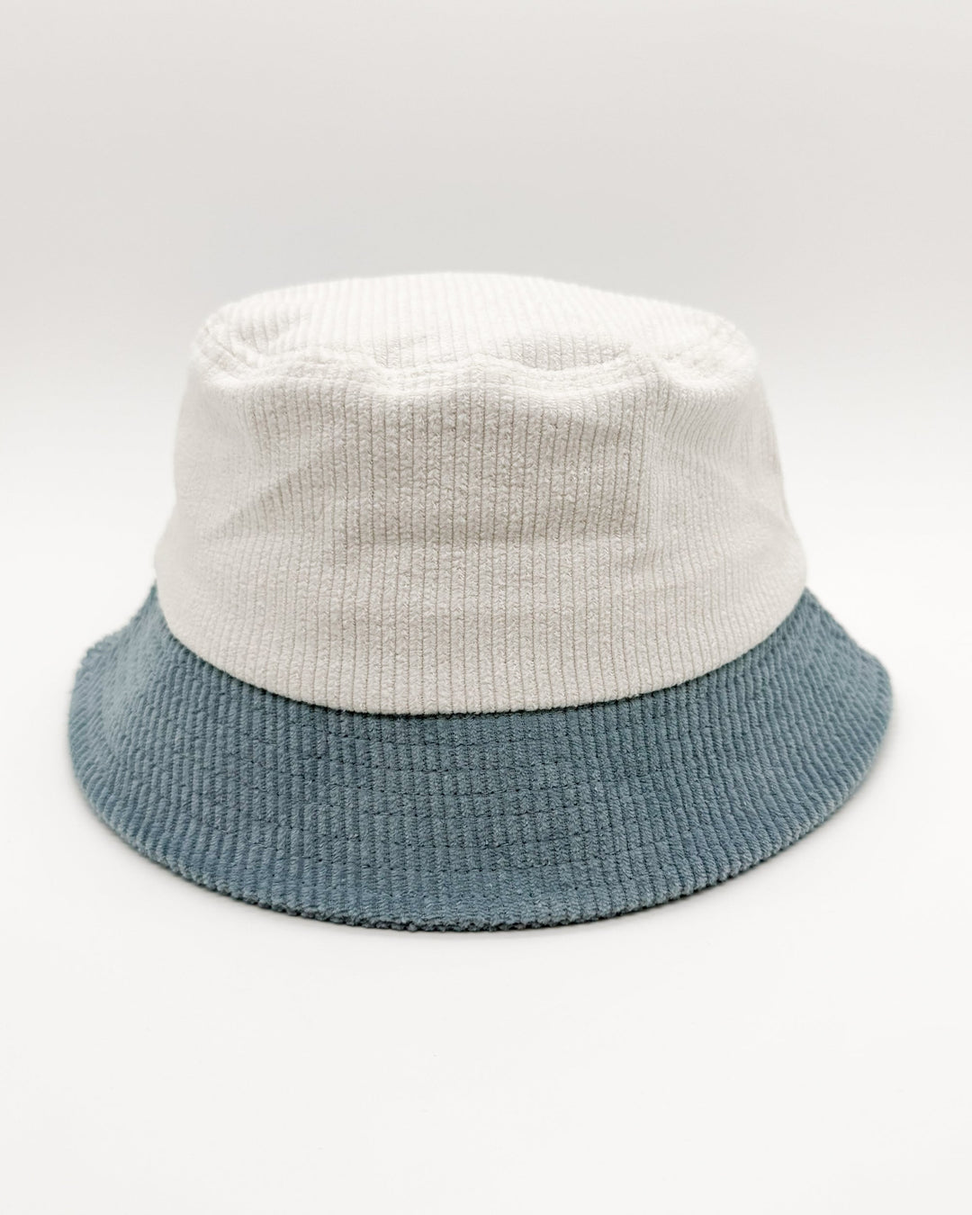 LIES STAPLE BUCKET HAT