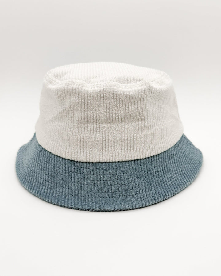 LIES STAPLE BUCKET HAT